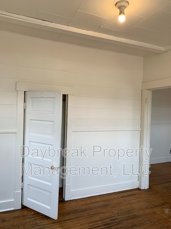 Building Photo - 6 11th St S