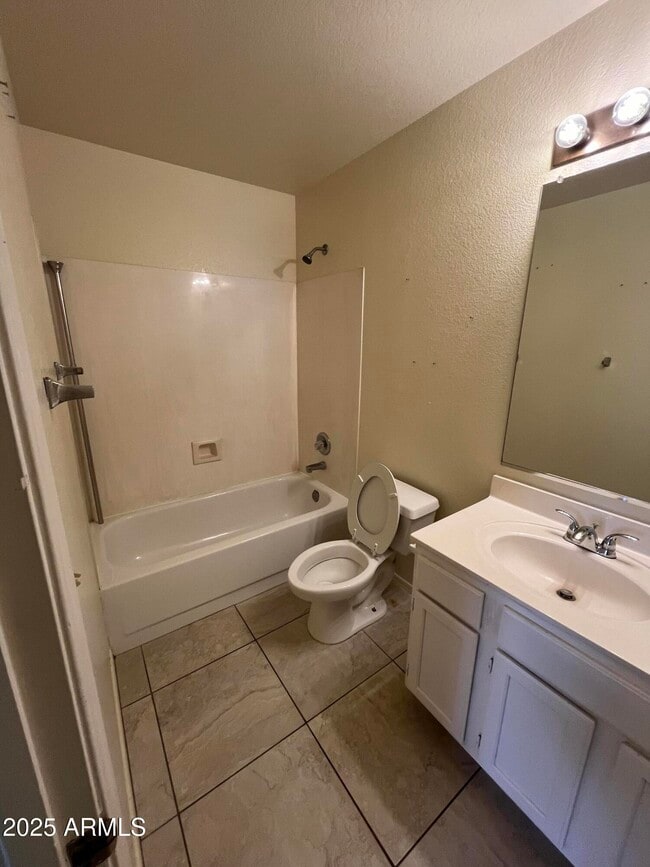 Building Photo - 4509 E South Fork Dr