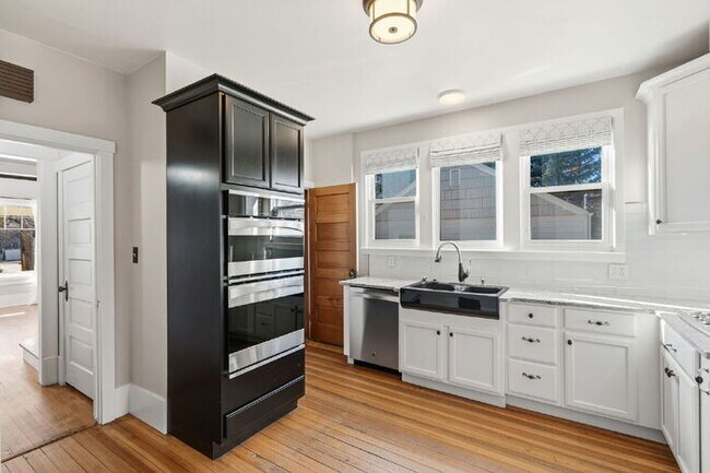 Building Photo - Rare Rental in Old North End with Private Yard & Garage