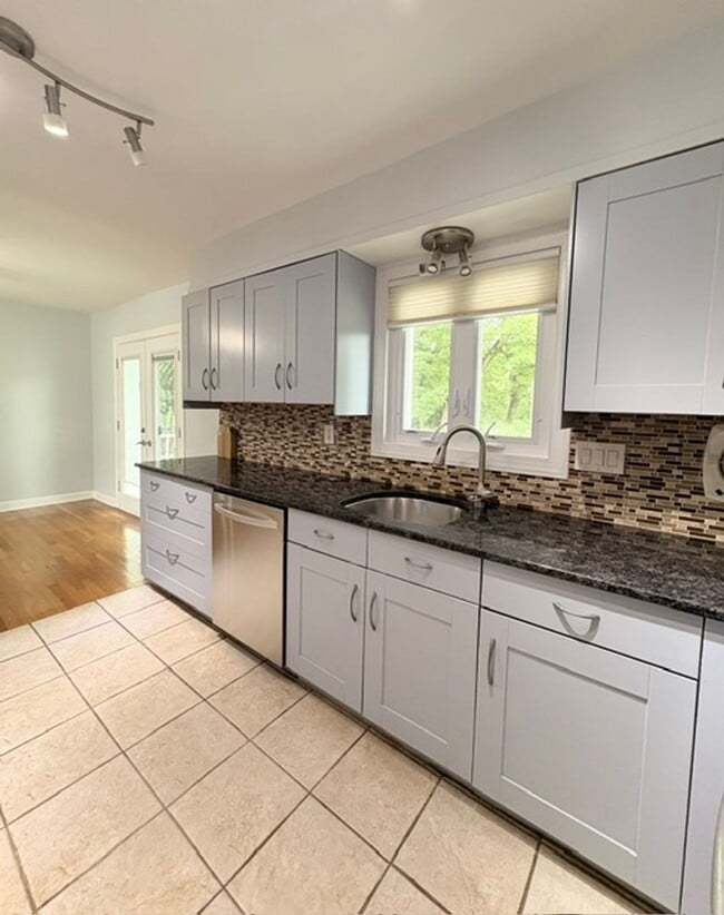 Building Photo - 9714 Admiralty Dr