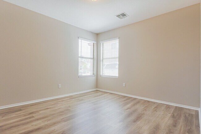 Building Photo - 2300 E Gleneagle Dr
