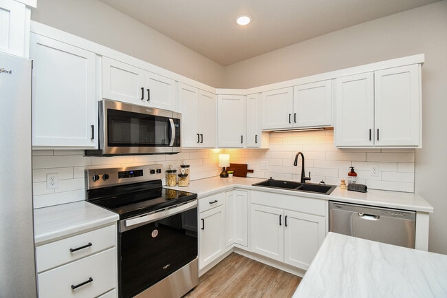 Building Photo - 6115 S Alki Pl