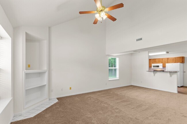 Building Photo - 304-306 Dads Way