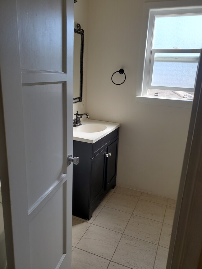 Bathroom with window for fresh air - 1412 Amapola Ave