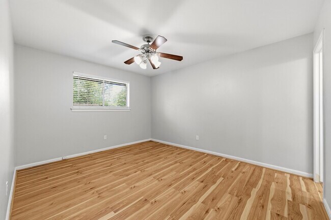 Building Photo - 3507 Lake Ridge Bend