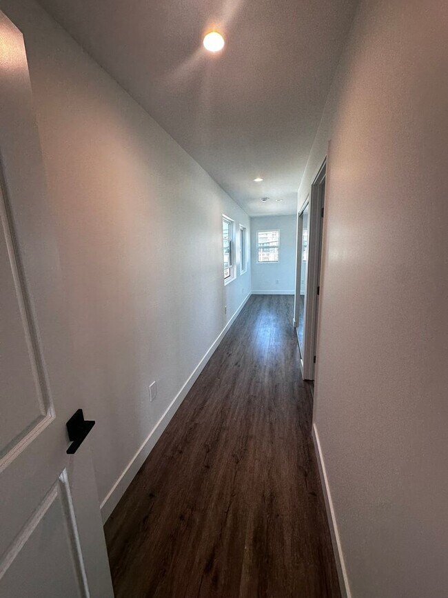 Building Photo - 611 Silver Strand Blvd