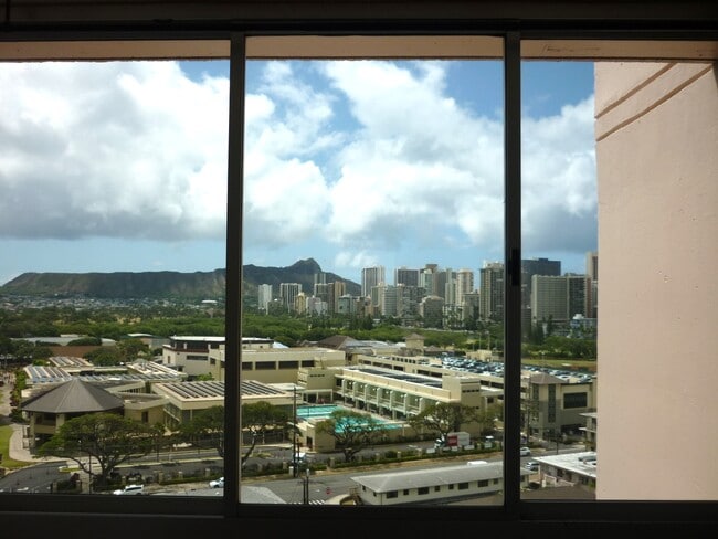 Building Photo - 2439 Kapiolani Blvd