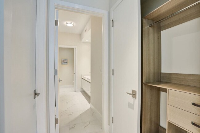 Building Photo - 3100 N Ocean Dr