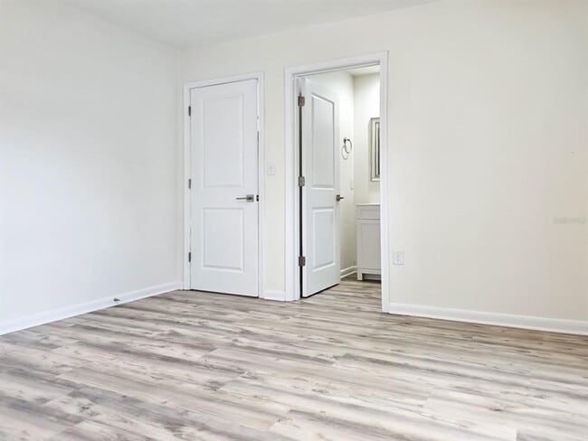 Building Photo - 518 NW 27th Ave