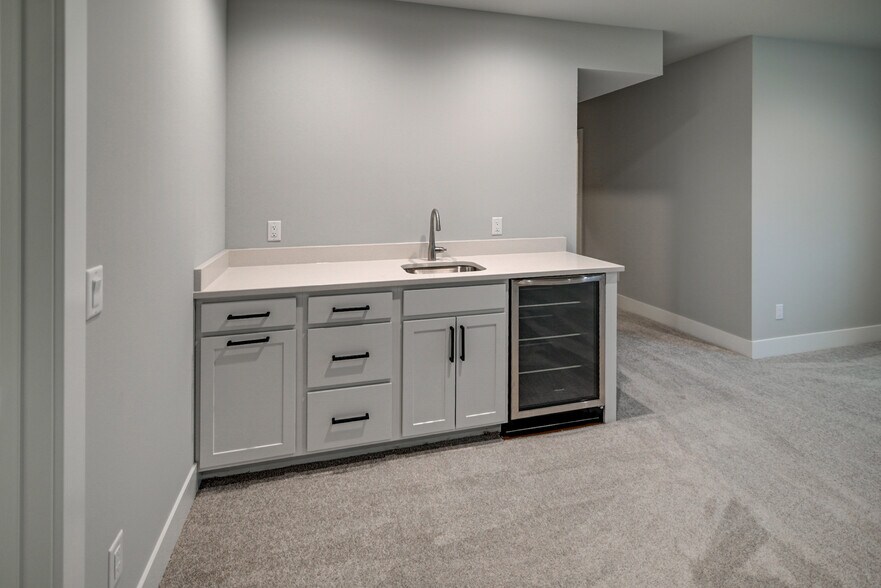 Building Photo - 4795 Lacy Rd