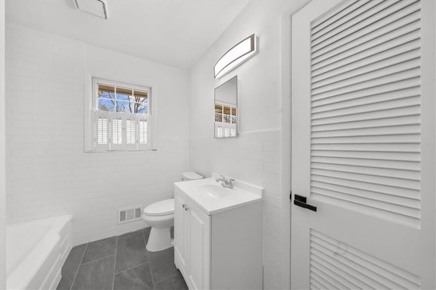 Building Photo - 4890 High Point Rd NE