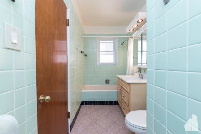 Building Photo - 2 bedroom in Chicago IL 60626