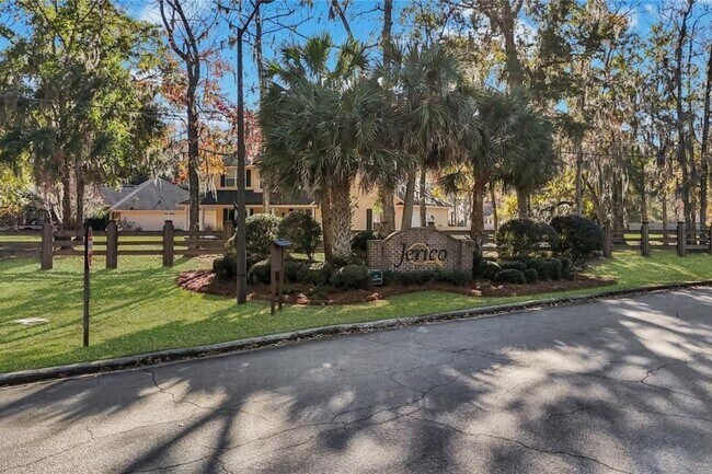 Building Photo - Richmond Hill Beauty: 4-Bedroom Home with Stunning Lagoon Views!