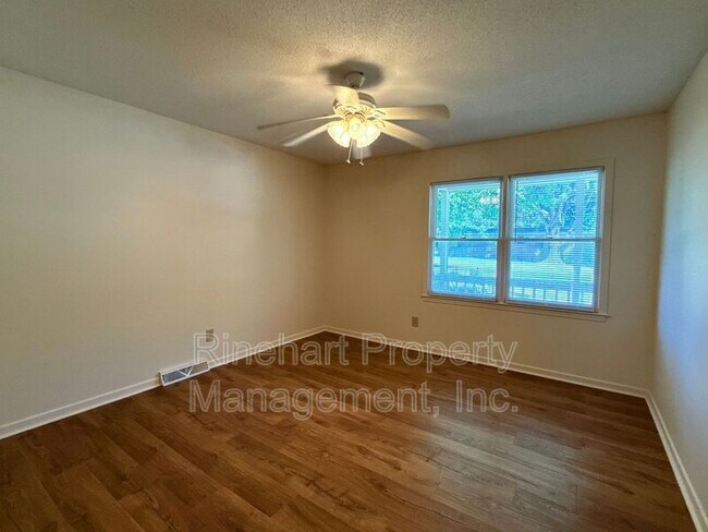 Building Photo - 2083 Ridgecrest Rd
