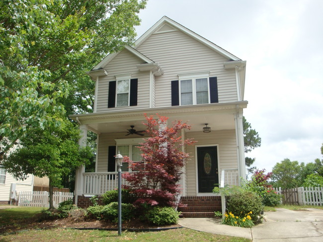Building Photo - 513 E Maple Ave
