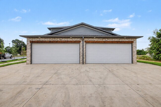 Building Photo - ***403 S. 29th Street***