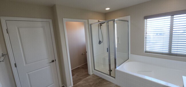 Building Photo - Beautiful 4BED / 3BATH home!