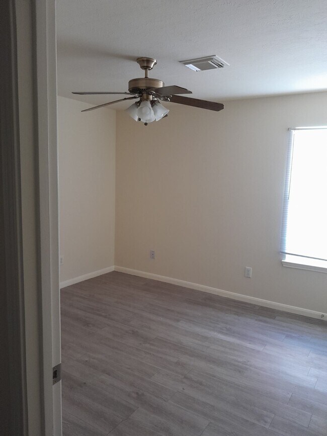 Building Photo - 1919 Doliver Cir