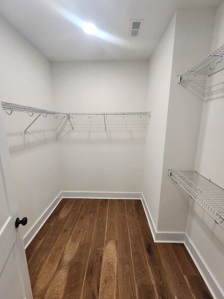 Building Photo - 526 Cottage Way
