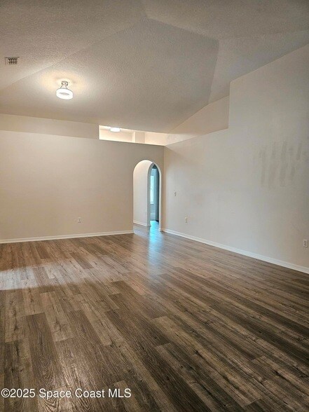 Building Photo - 1736 Vista Lake Cir