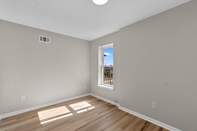 Building Photo - 2032 E Baltimore St