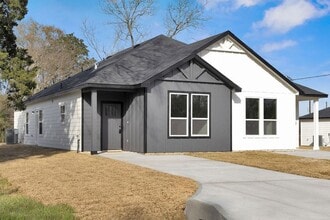 Building Photo - 106 Runnels St