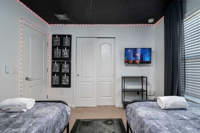 Building Photo - 1978 Majorca Dr