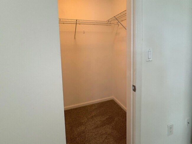 Building Photo - 1000 Crystal Way