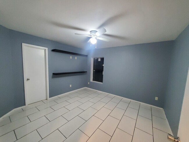 Building Photo - 1309 W Villa St