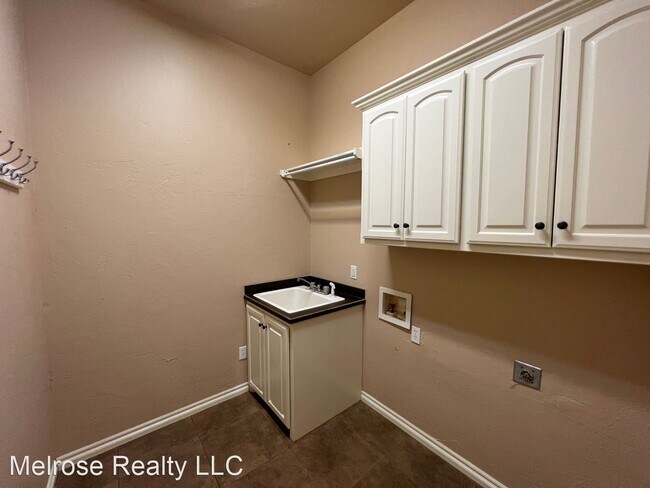 Building Photo - 4 br, 2.5 bath House - 12100 Kimberlyn Road