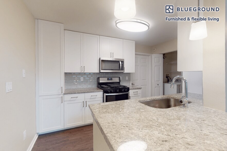 Building Photo - 100 Court N Dr