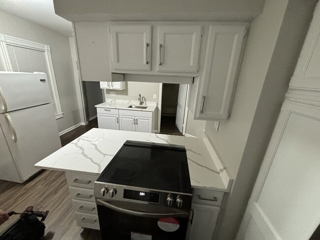 Building Photo - 53 Columba St