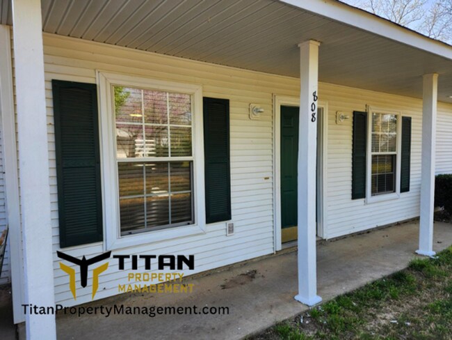 Building Photo - 3b/2b House