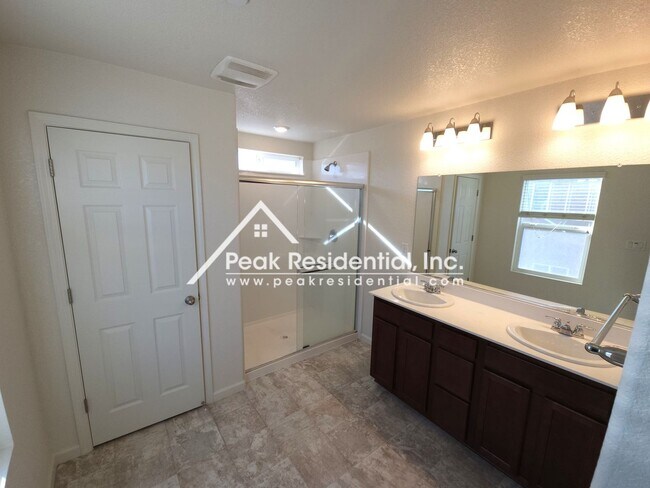 Building Photo - Newer North Natomas 3bd/2.5ba House with Loft & 2 Car Garage