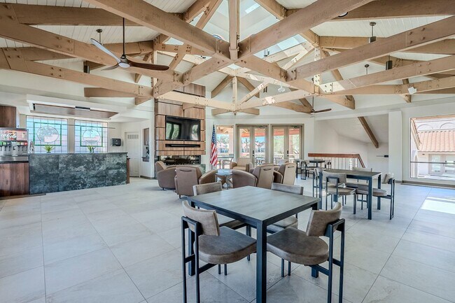 Building Photo - Two bedroom condo - Furnished Seasonal Rental