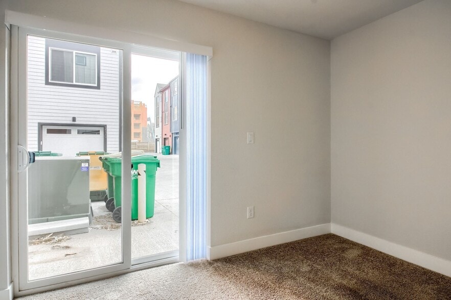 Building Photo - 1018 Depew St