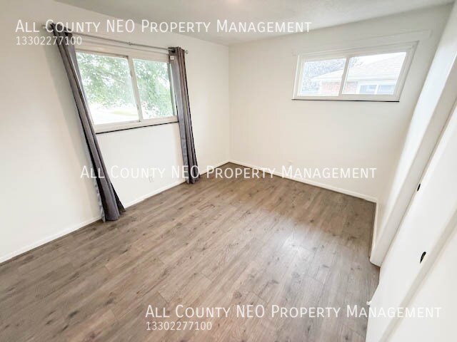 Building Photo - 1737 Portage Trail