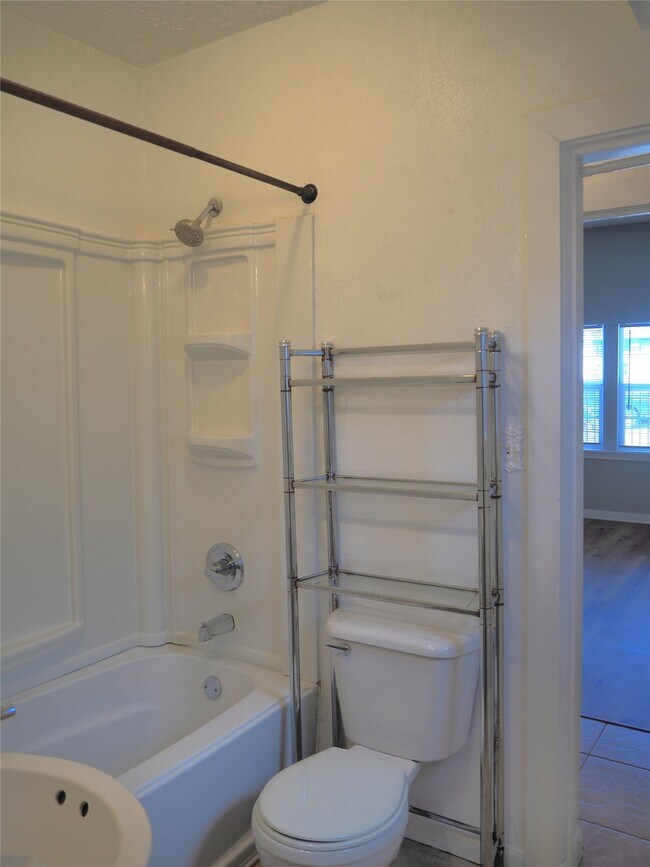 Building Photo - 3409 La Branch St