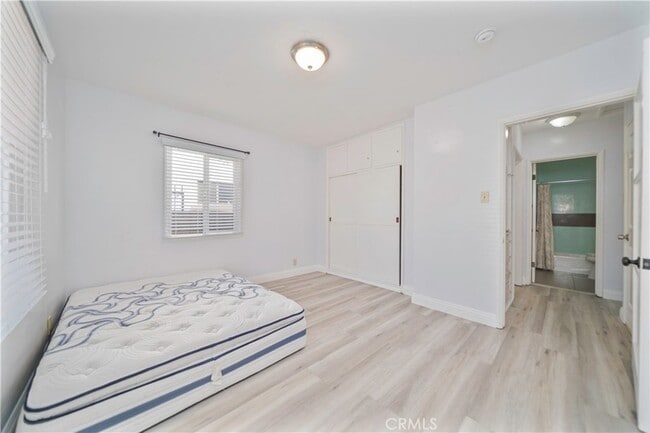 Building Photo - 204 Elm St