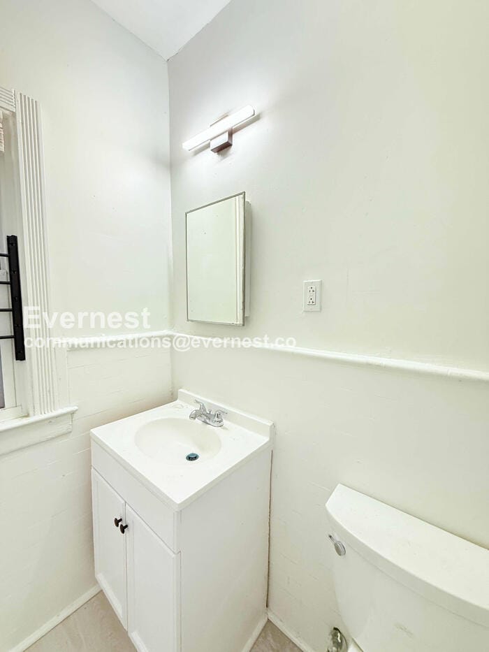 Building Photo - 8939 Dexter Ave