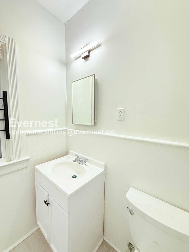 Building Photo - 3 Bed/1 Bath Home with Laundry Hookups / Pet-Friendly / Vouchers Accepted / Available Soon!