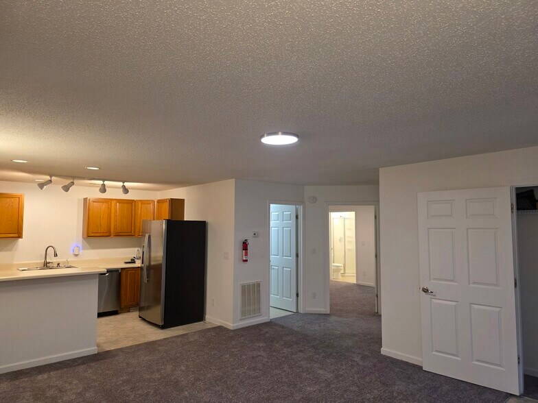 Building Photo - 30 Robinson Cove Rd