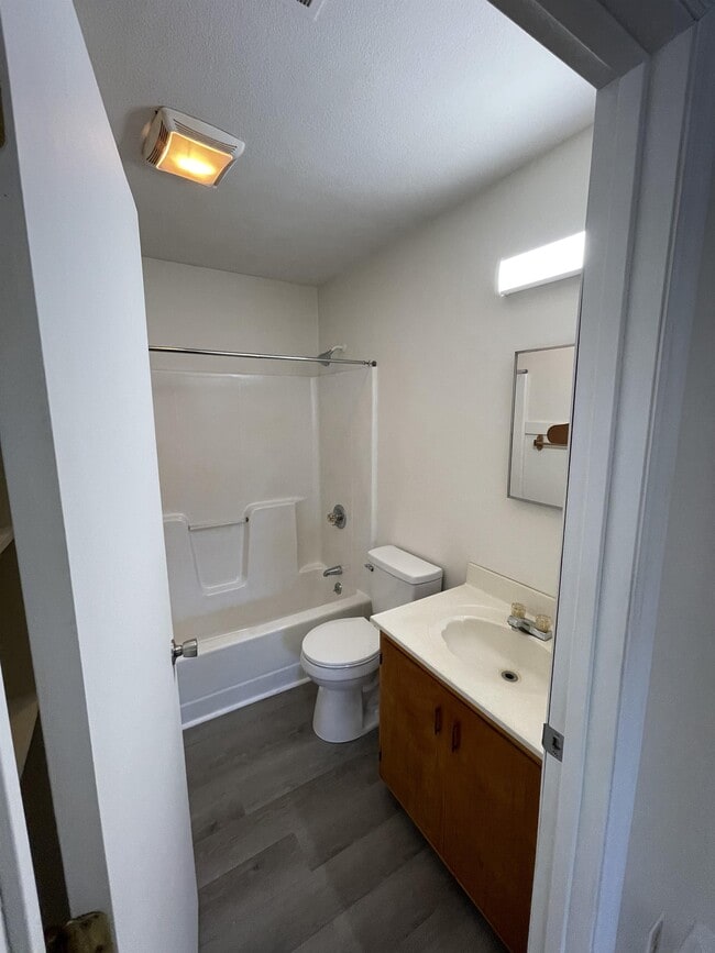 Building Photo - 914 Sparta Dr