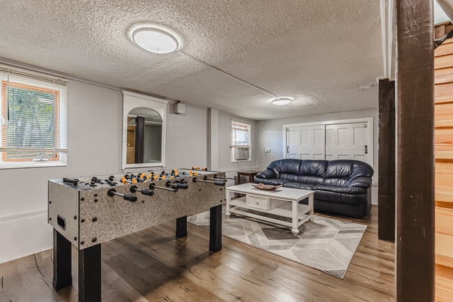 Building Photo - 1680 Hemingway Dr SW