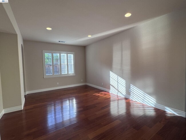 Building Photo - 7875 Kennard Ln