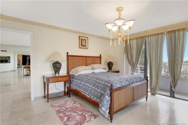 Building Photo - 9950 S Ocean Dr