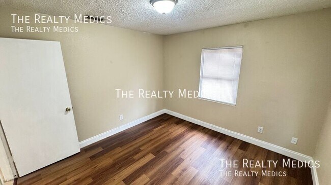 Building Photo - 1100 Santa Anita St