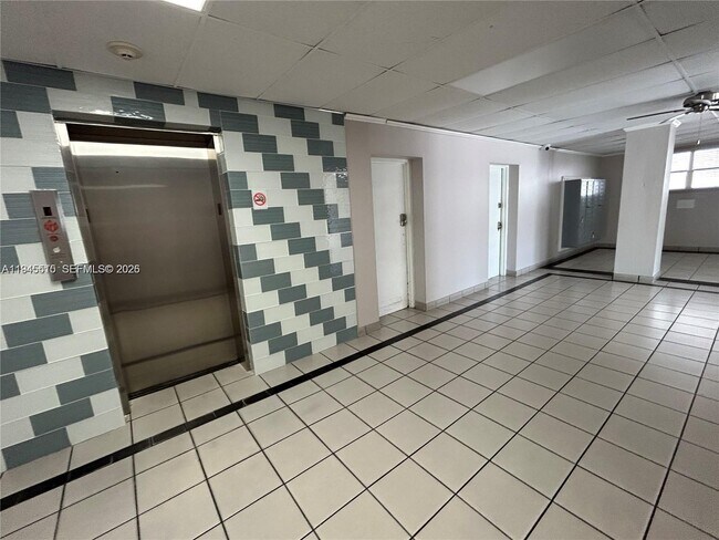 Building Photo - 16508 NE 26th Ave