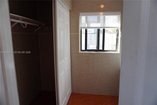 Building Photo - 1106 NW 11th Ct