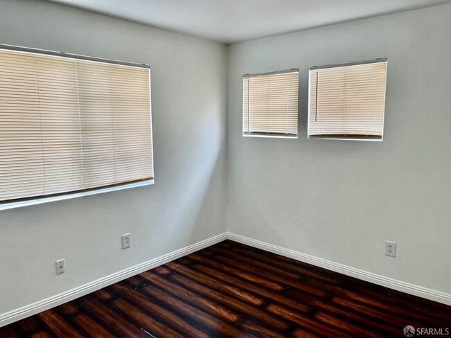 Building Photo - 1713 Crater Peak Way